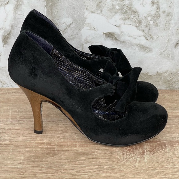 IRREGULAR CHOICE WINDSOR Black Suede Bow Pumps size 39/8 - Picture 1 of 6
